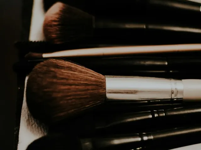 فرش مكياج مرتبة